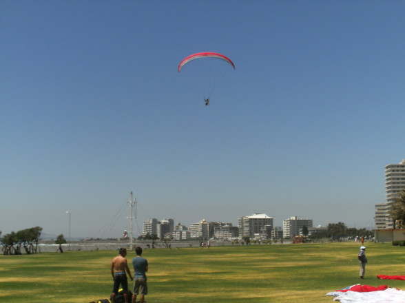 Paraglider über Kapstadt